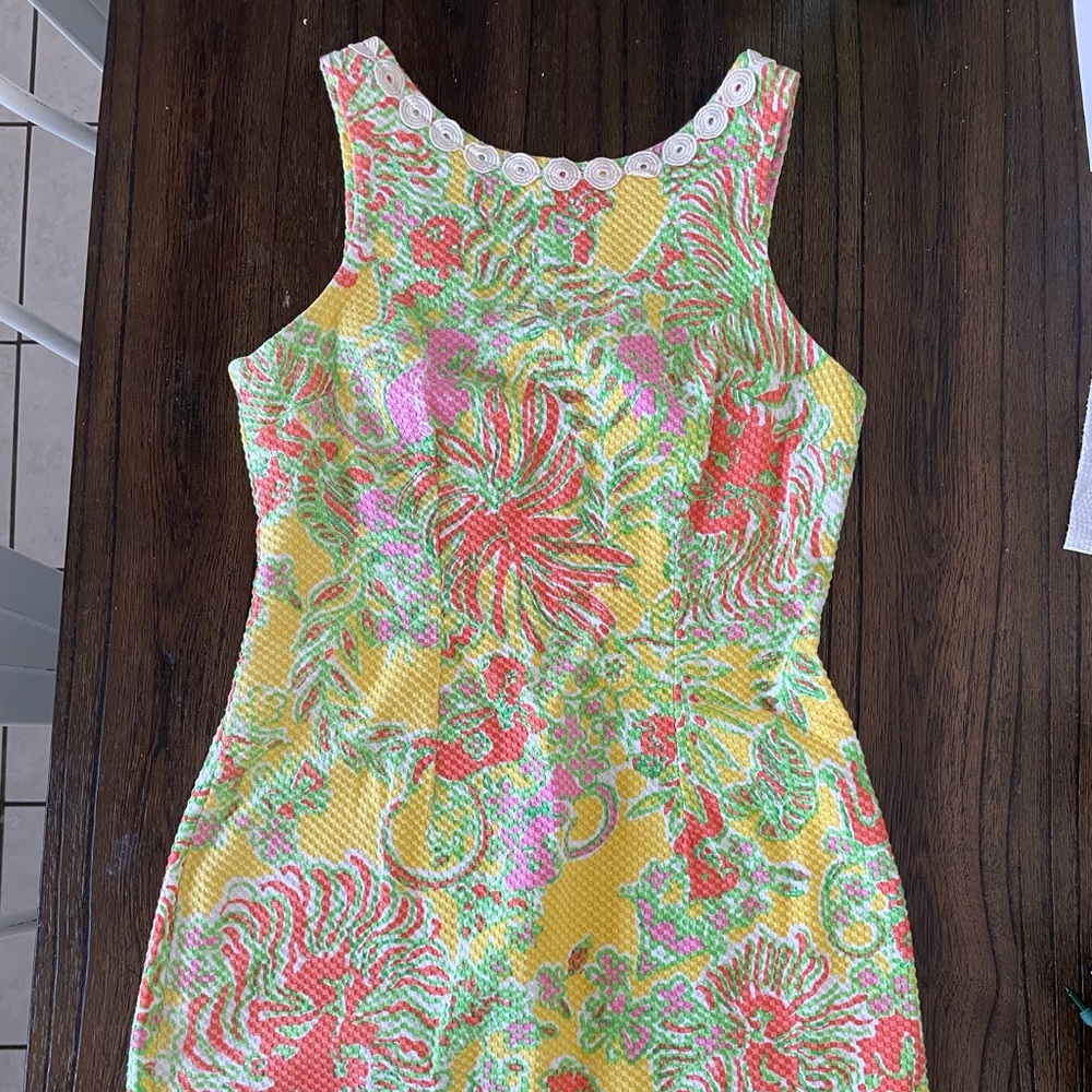 Lily Pulitzer women’s size 6 dress.